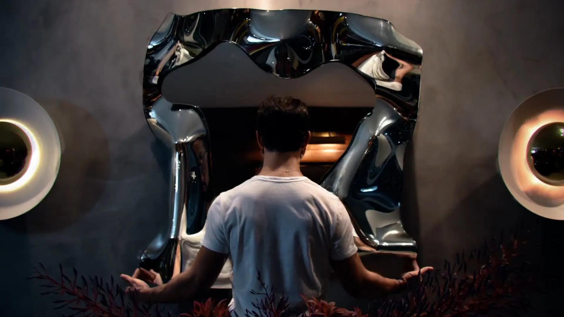 Video arte 'Interior Design' — Mr Brown Cott — dirigido por CsarSlim