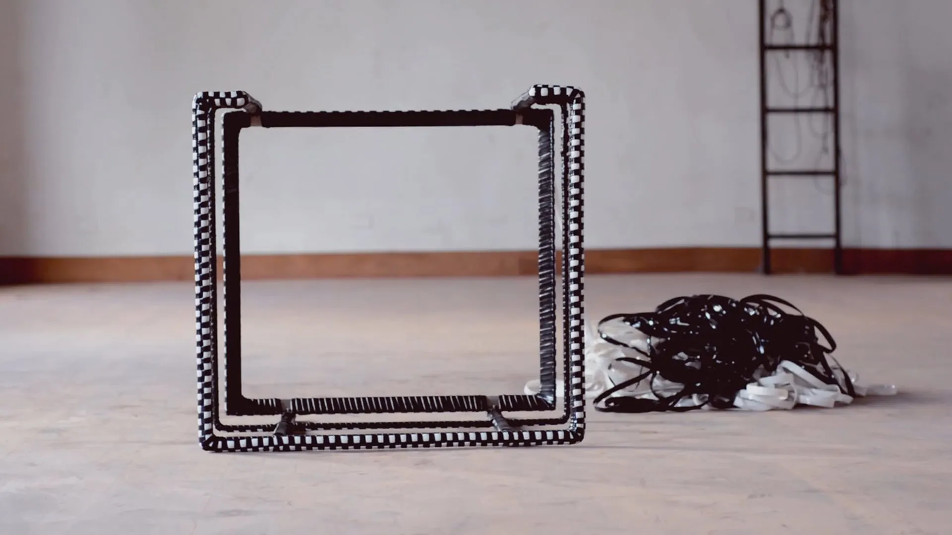 Video arte 'Low on High' — Quisqueya Henríquez — dirigido por CsarSlim
